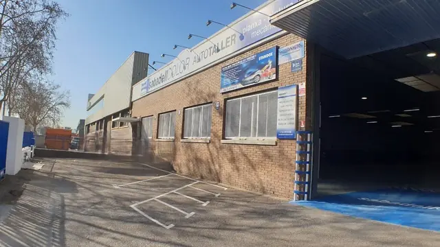 Entrada de vehículos al taller