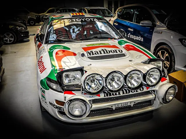 Toyota Celica GT-Four de rally en el taller